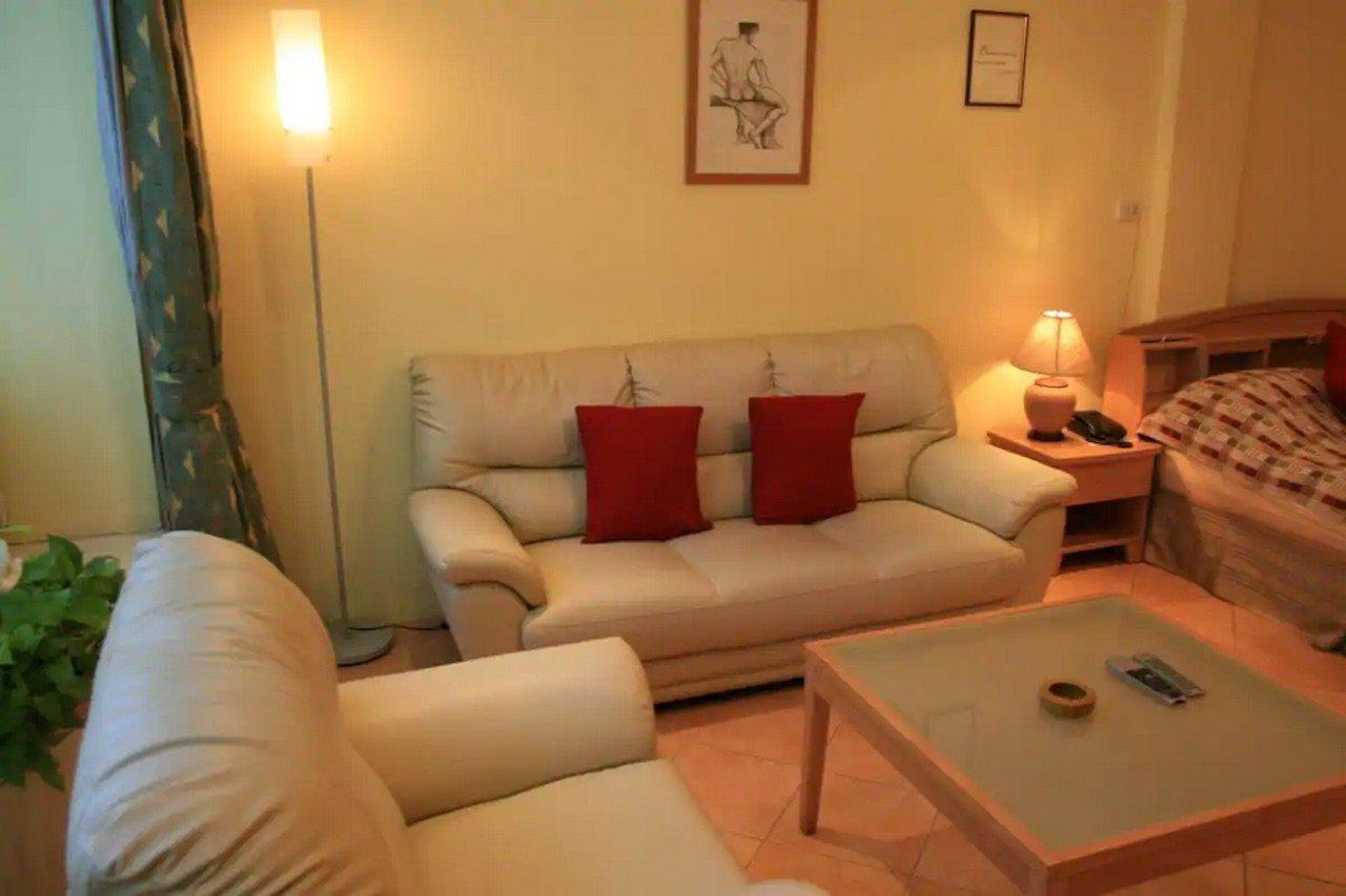 Aquarius Gay Guesthouse & Sauna Patong Екстериор снимка