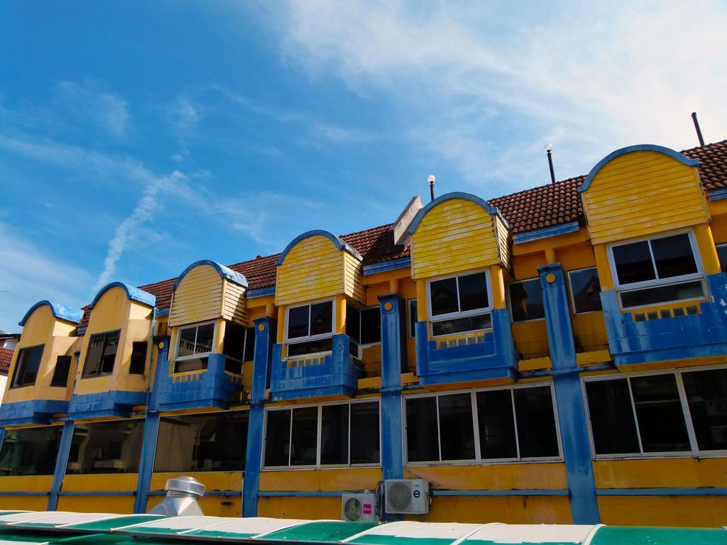 Aquarius Gay Guesthouse & Sauna Patong Екстериор снимка