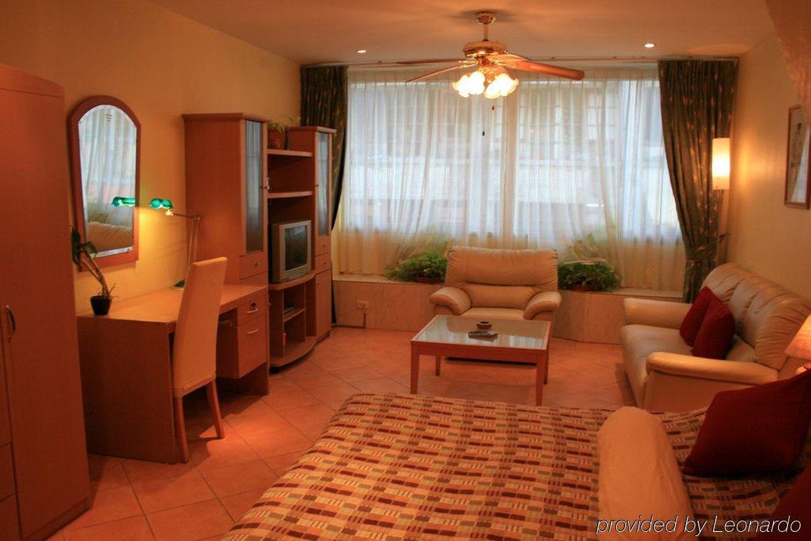 Aquarius Gay Guesthouse & Sauna Patong Стая снимка