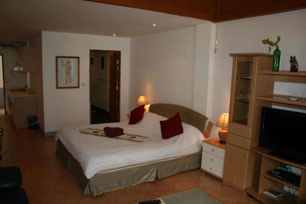 Aquarius Gay Guesthouse & Sauna Patong Екстериор снимка