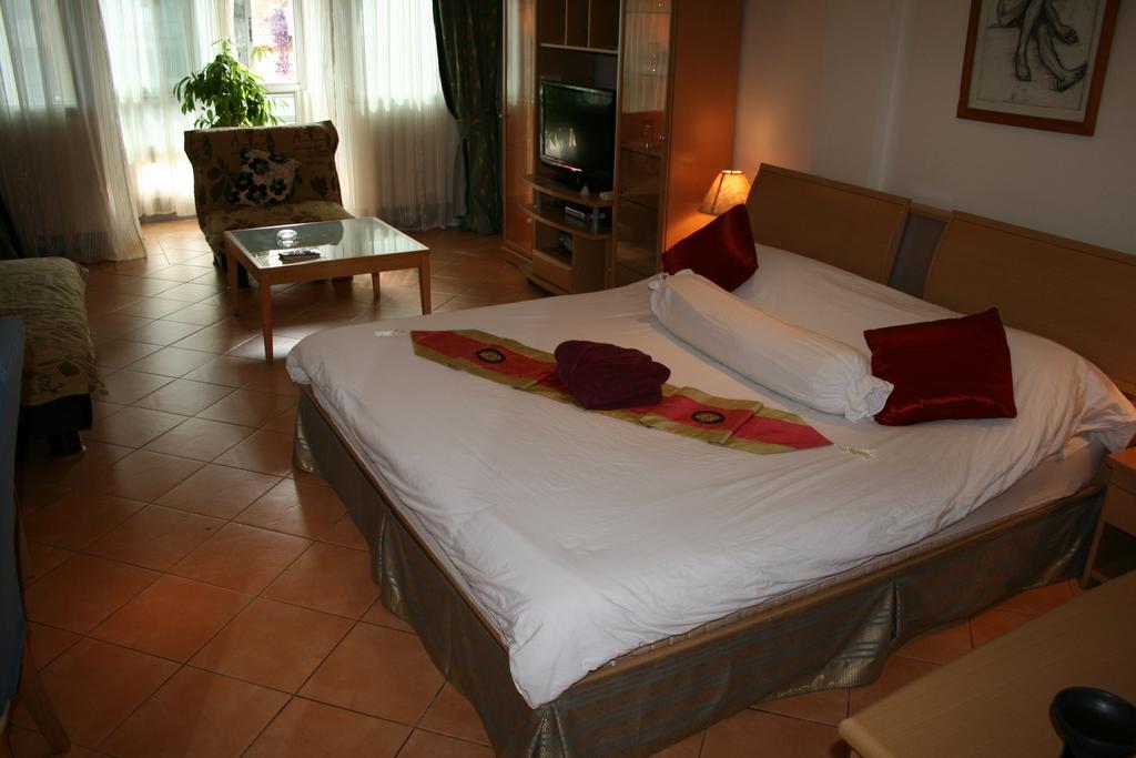 Aquarius Gay Guesthouse & Sauna Patong Стая снимка