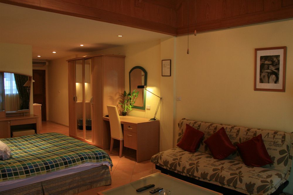 Aquarius Gay Guesthouse & Sauna Patong Екстериор снимка