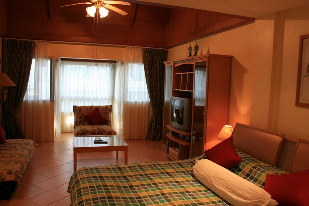 Aquarius Gay Guesthouse & Sauna Patong Екстериор снимка