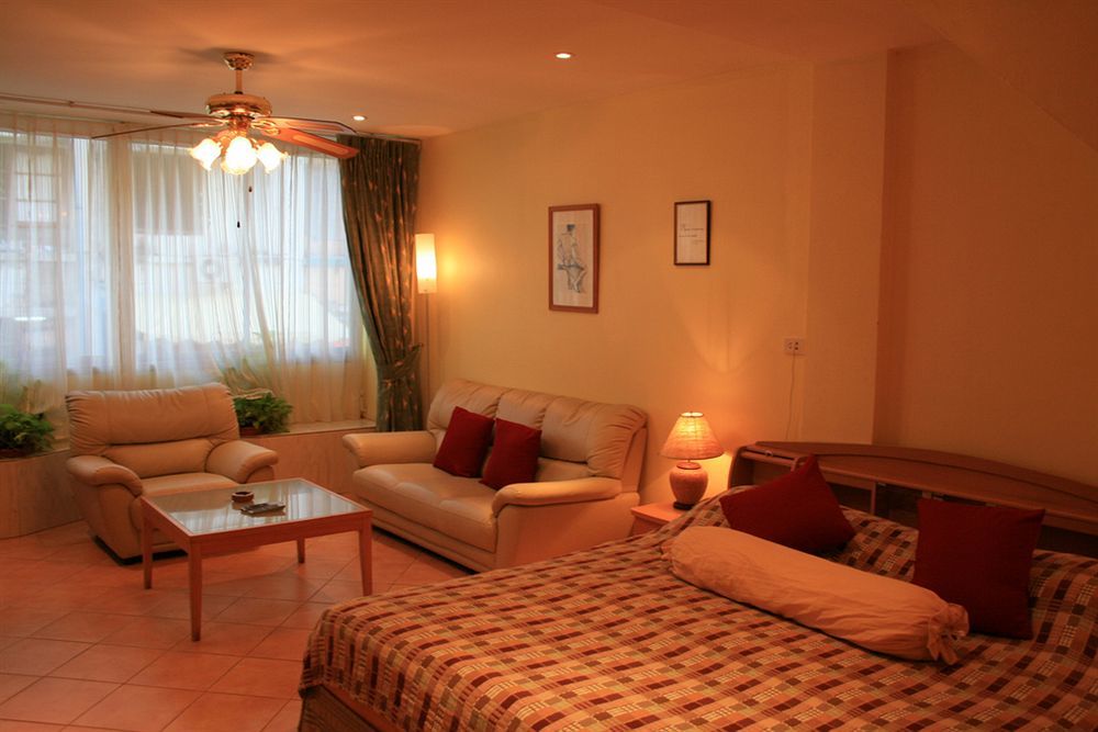 Aquarius Gay Guesthouse & Sauna Patong Екстериор снимка