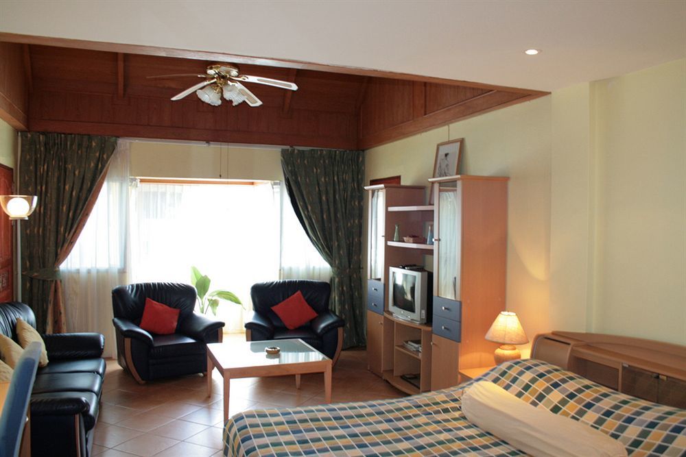 Aquarius Gay Guesthouse & Sauna Patong Екстериор снимка