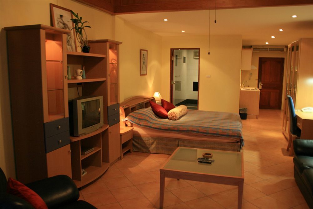 Aquarius Gay Guesthouse & Sauna Patong Екстериор снимка