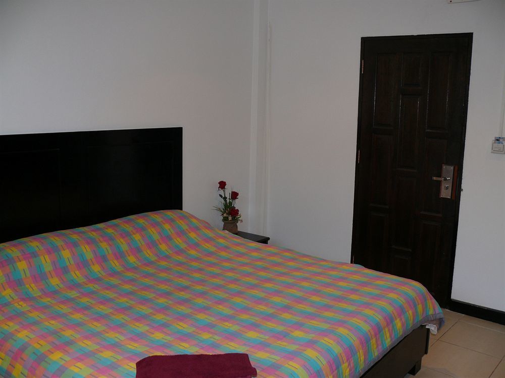 Aquarius Gay Guesthouse & Sauna Patong Екстериор снимка