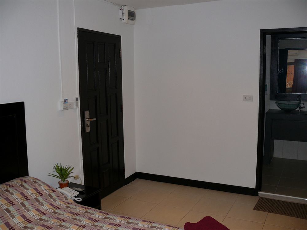 Aquarius Gay Guesthouse & Sauna Patong Екстериор снимка