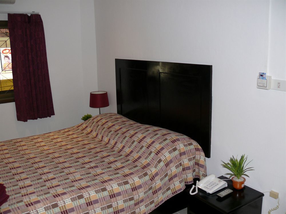 Aquarius Gay Guesthouse & Sauna Patong Екстериор снимка