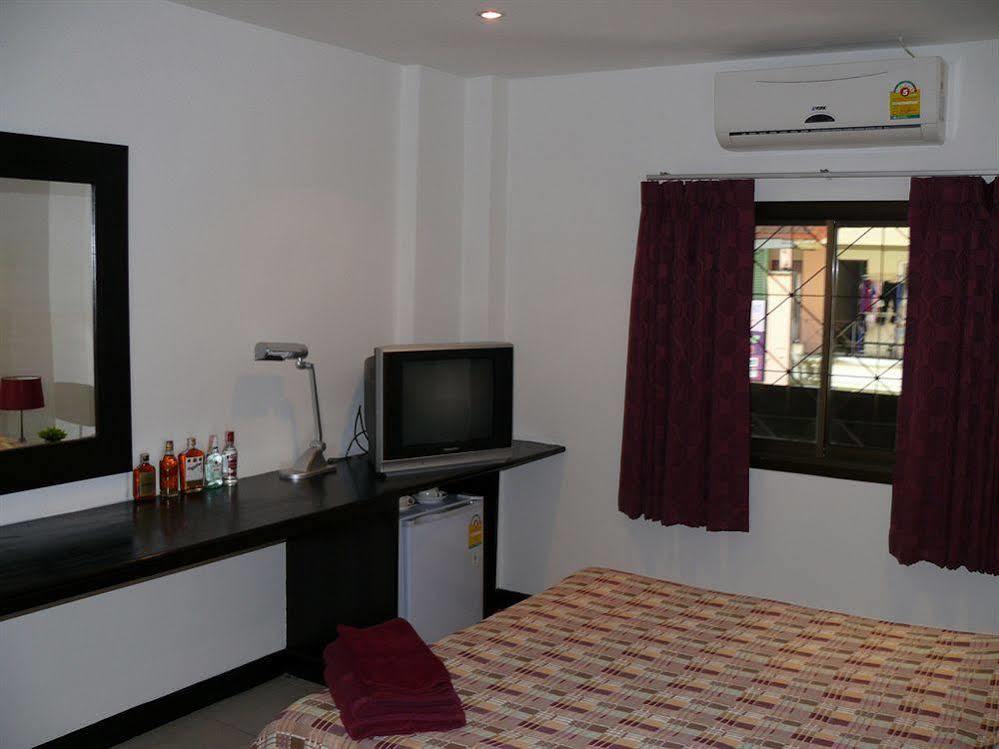 Aquarius Gay Guesthouse & Sauna Patong Екстериор снимка
