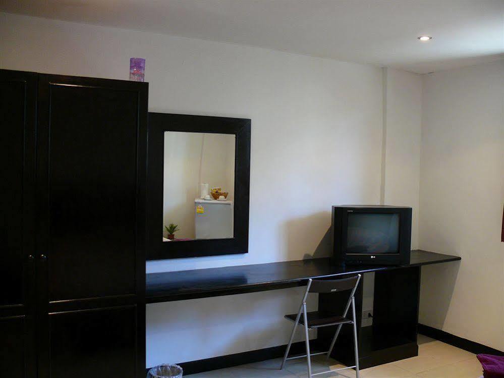 Aquarius Gay Guesthouse & Sauna Patong Екстериор снимка