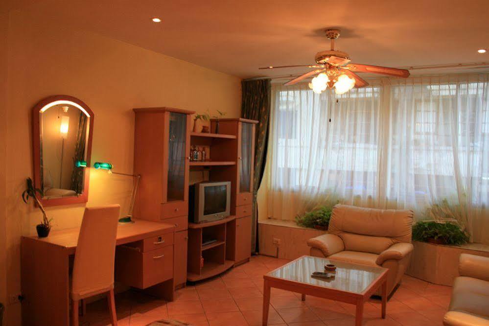 Aquarius Gay Guesthouse & Sauna Patong Екстериор снимка