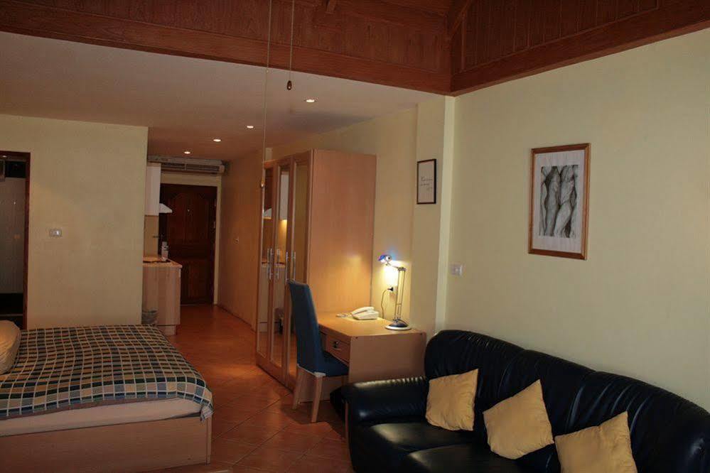 Aquarius Gay Guesthouse & Sauna Patong Екстериор снимка